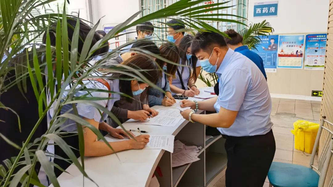 接種新冠疫苗 共筑免疫長城